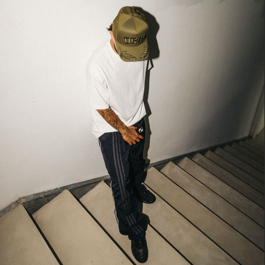 Gorra olive AT Olive detalle logo - snapback Drip Club Costa Rica
