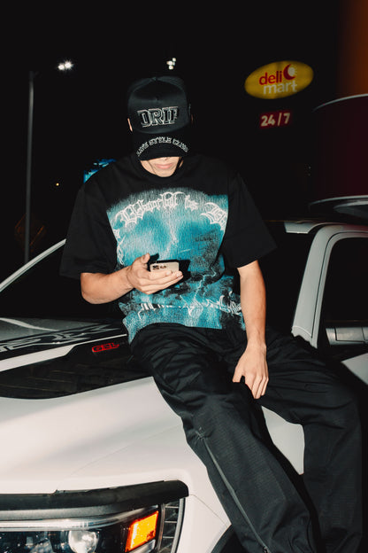 Camiseta World Yours Black Drip Club detalle - tee premium streetwear Costa Rica