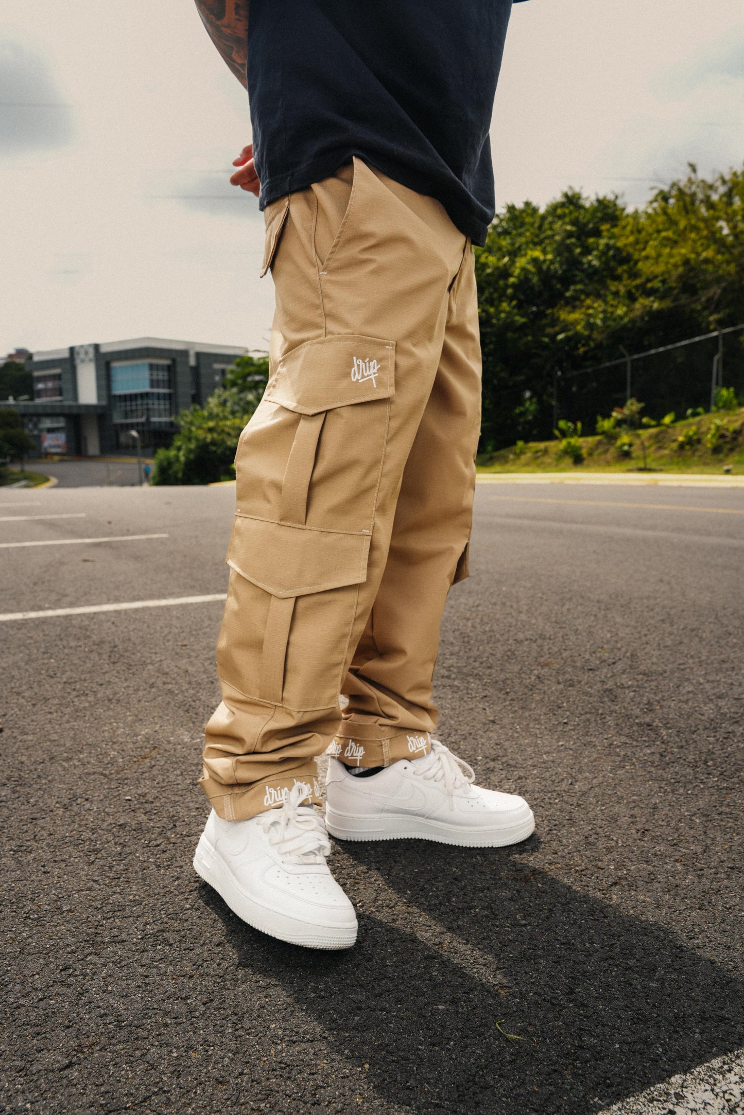 Cargo Exclusivo beige Drip Club espalda - pantalón streetwear Costa Rica
