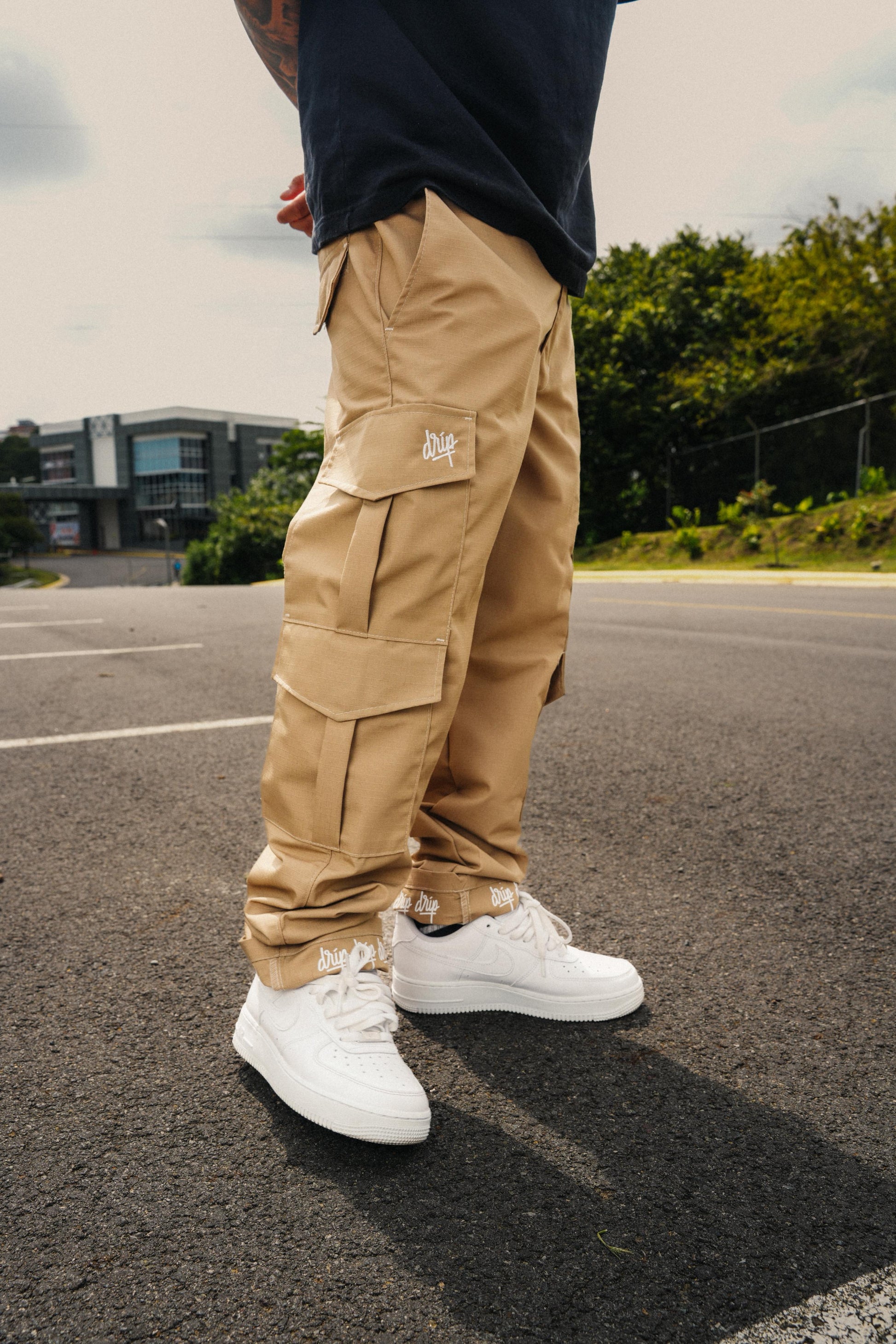 Cargo Exclusivo beige Drip Club espalda - pantalón streetwear Costa Rica