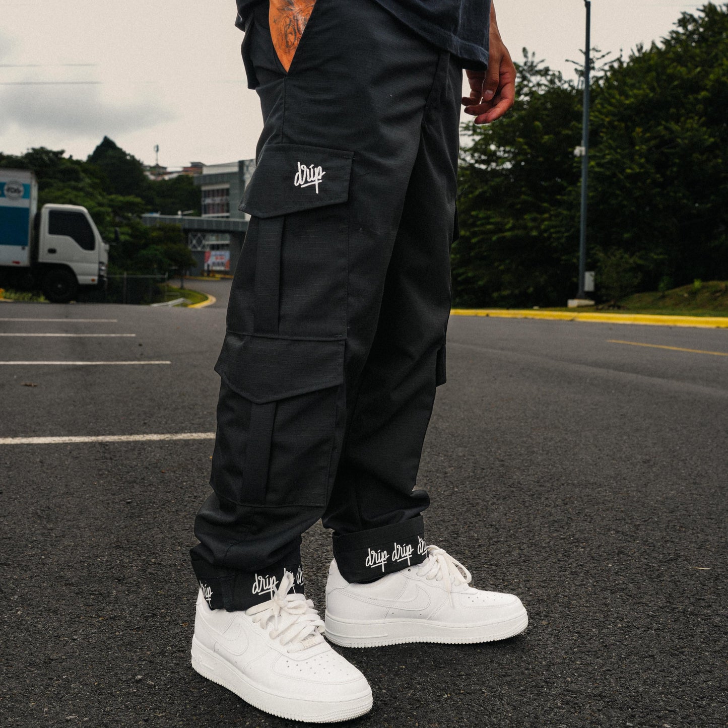 Cargo Exclusivo negro Drip Club espalda - pantalón streetwear Costa Rica