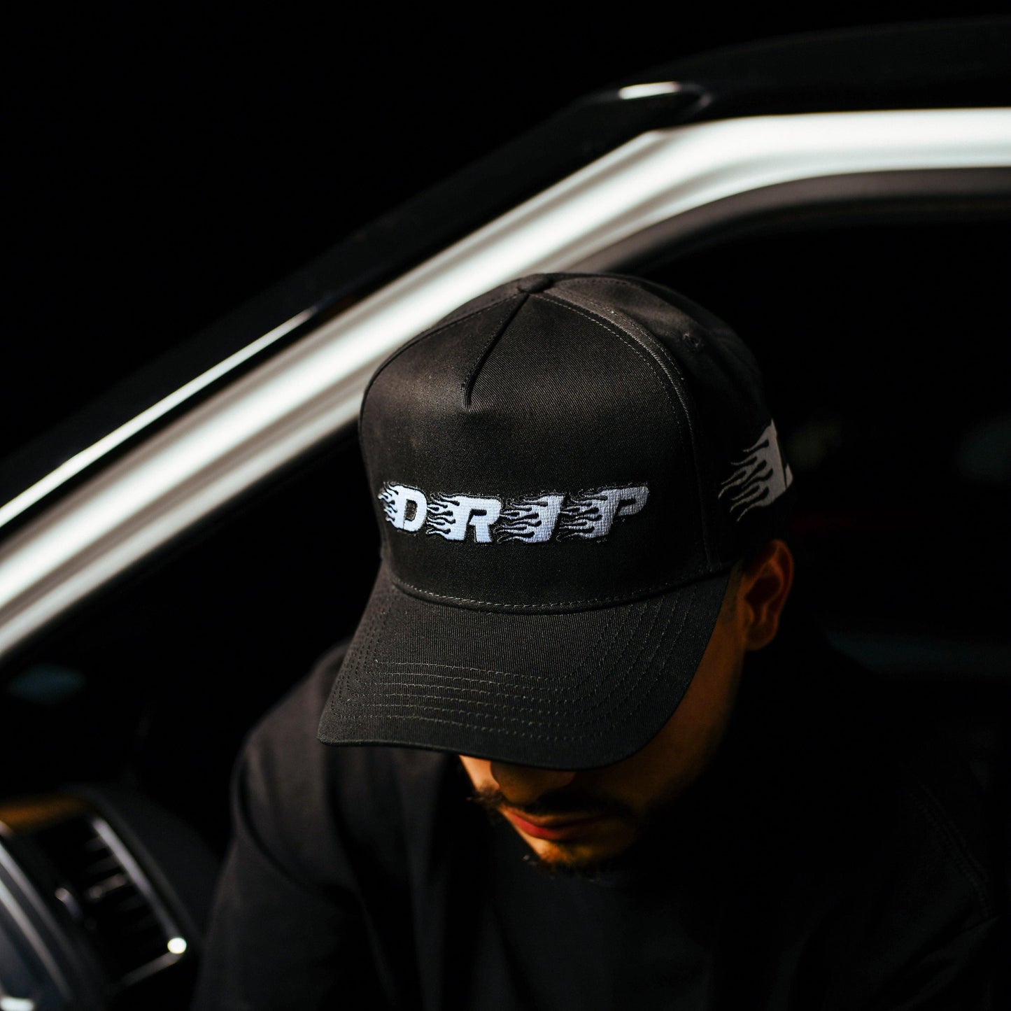 Gorra Cap Flame blanca detalle - snapback diseño llamas Drip Club Costa Rica