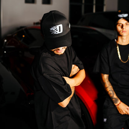 Gorra Flame Drip detalle visera - snapback diseño llamas Costa Rica